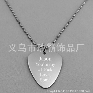 En stock guitarra Pick joyería colgante de acero titanio collar grabado láser logo publicidad regalo promocional