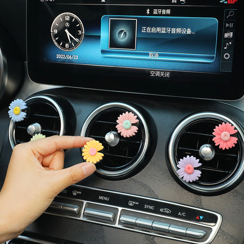 Car Air Vent Scent Diffuser, Cute Daisies, Resin Flowers, Air Vent Decorative Accessory for Women