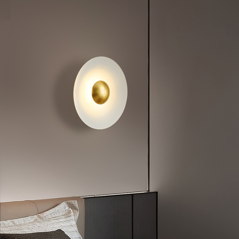 Ma iluminación creativa lámpara de pared post-moderna personalidad de la lámpara de dragón estudio hotel simple mesa de cama nórdica platillos voladores dormitorio sala de estar