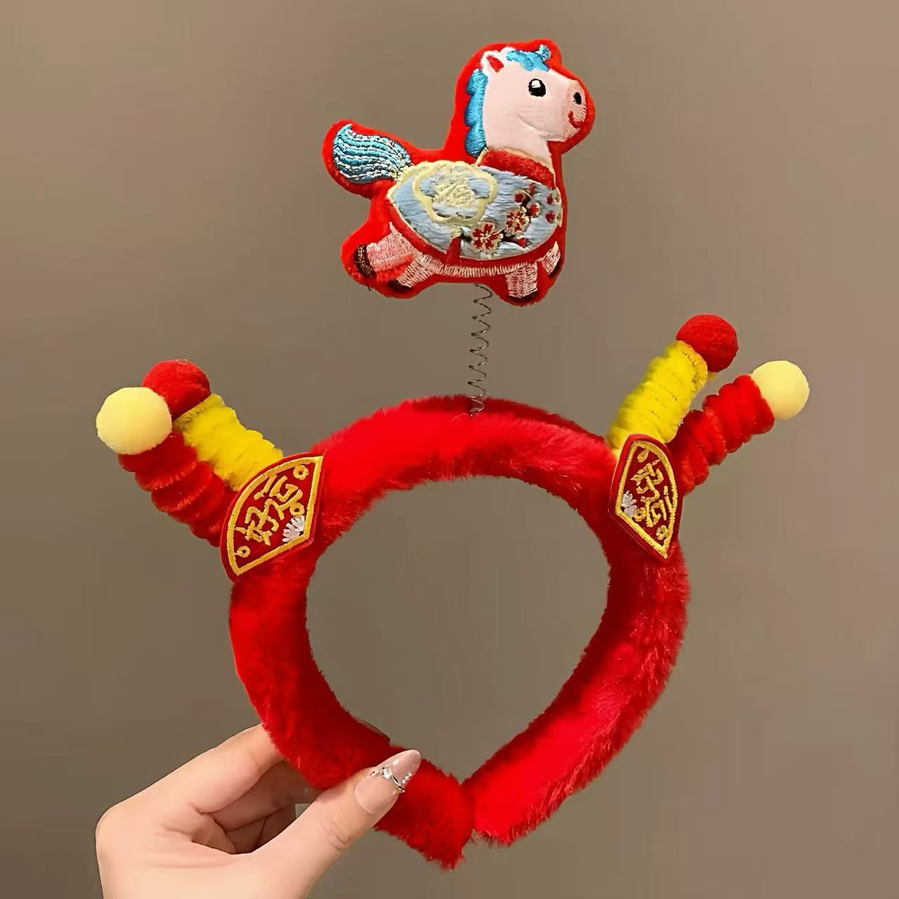 Nuevo lindo Año del Caballo festivo de peluche para las mujeres Año Nuevo lavar la cara de Navidad presión de cabello para la atmósfera de tocado rojo