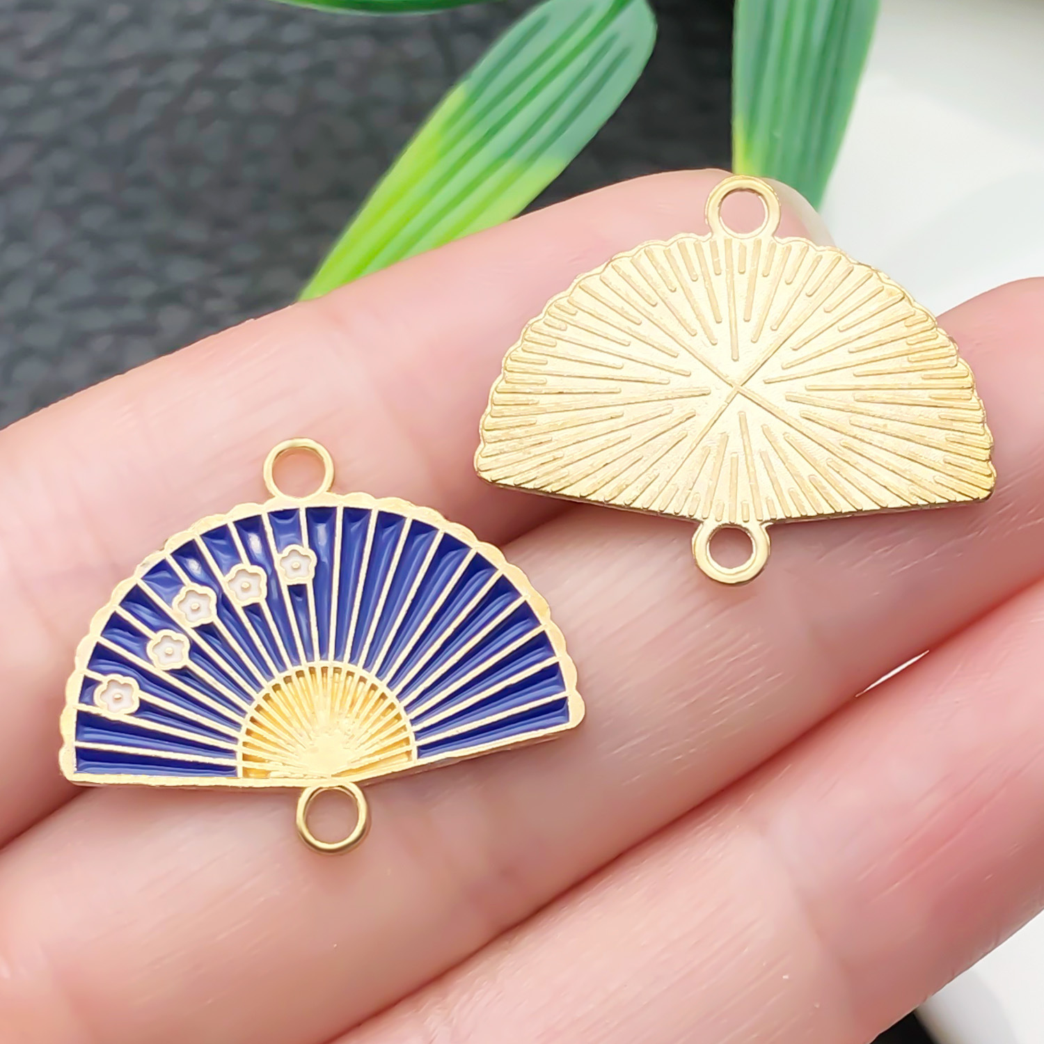 22451-ZH-紫蓝色滴油锌合金中国风双吊梅花扇子24x1