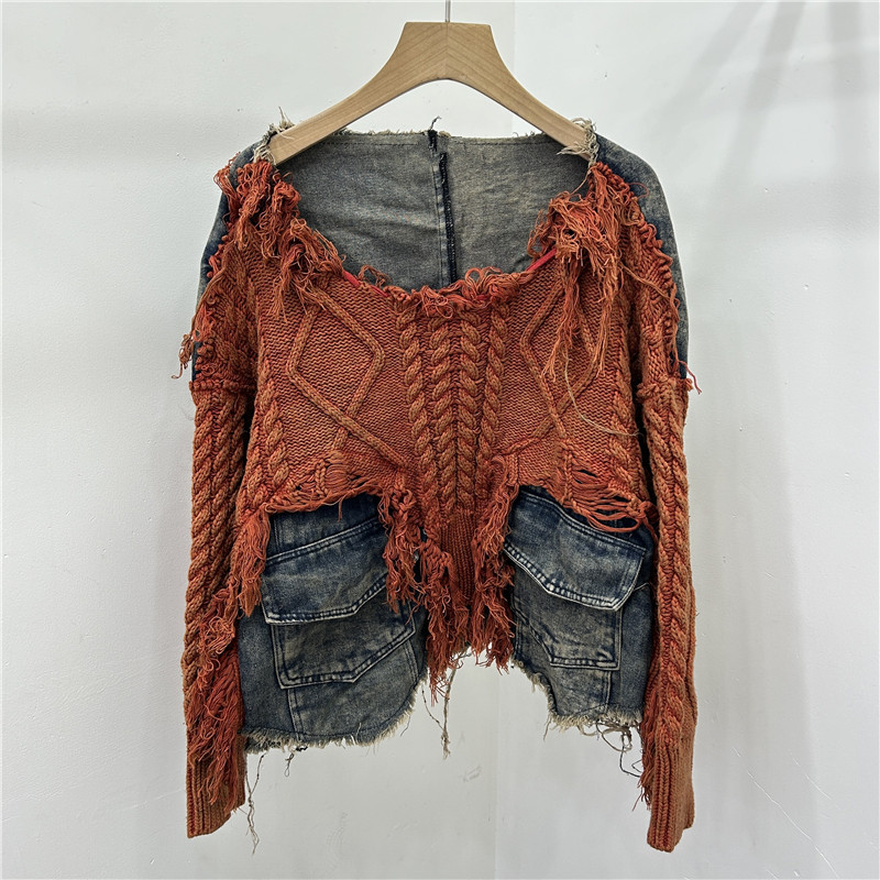 Diseño de moda personalidad nicho de tejido de ganado tejido de costura jeans cuello redondo manga larga suéter corto para mujeres 2024 otoño invierno