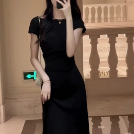 连衣裙;女式衬衫;女式卫衣