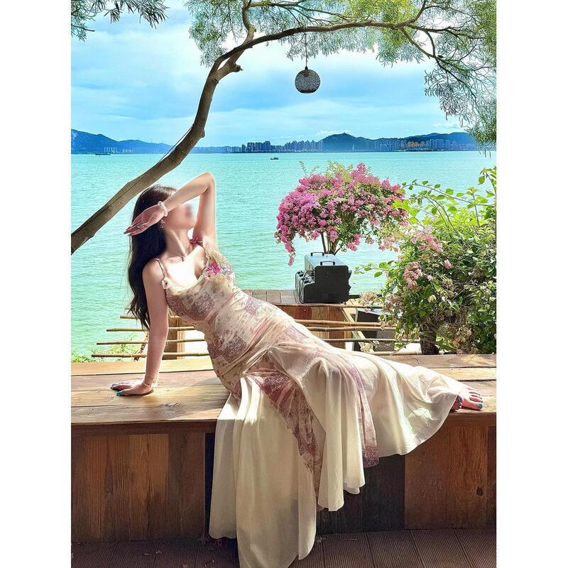 French Style Unique and Beautiful Three-Dimensional Flower Slim Fishtail Skirt, Beautiful Lace Splicing Suspender Dress in Summer