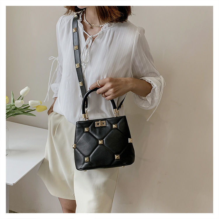 Medium Pu Leather Streetwear Square Bag display picture 11