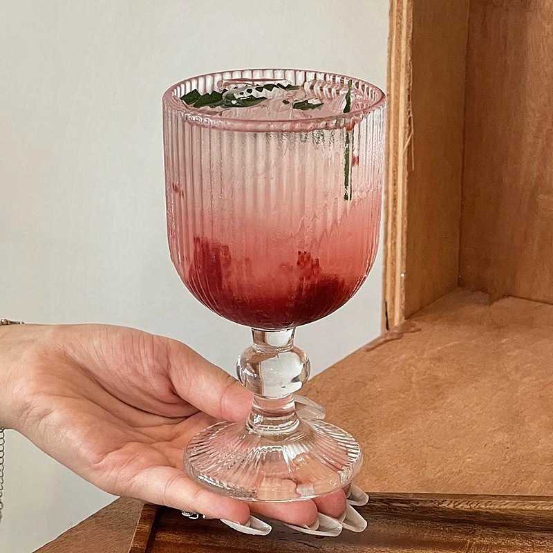 Vintage ins de ventana de vidrio a rayas verticales tazas de vino burbujeantes tazas de jugo tazas de vino dulce tazas de champán tazas de vino tinto tazas de vino