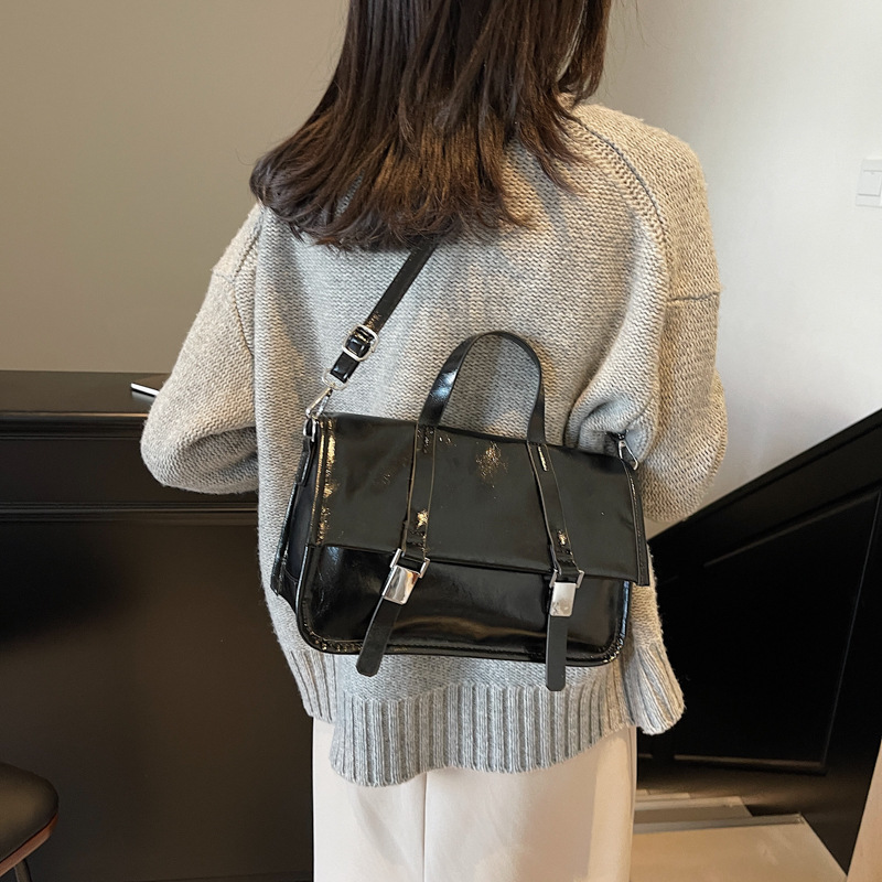 Otoño y invierno retro bolso de mano simple para mujeres 2024 nuevo paquete de hombro casual de gran capacidad de viaje bolsa de correo universal