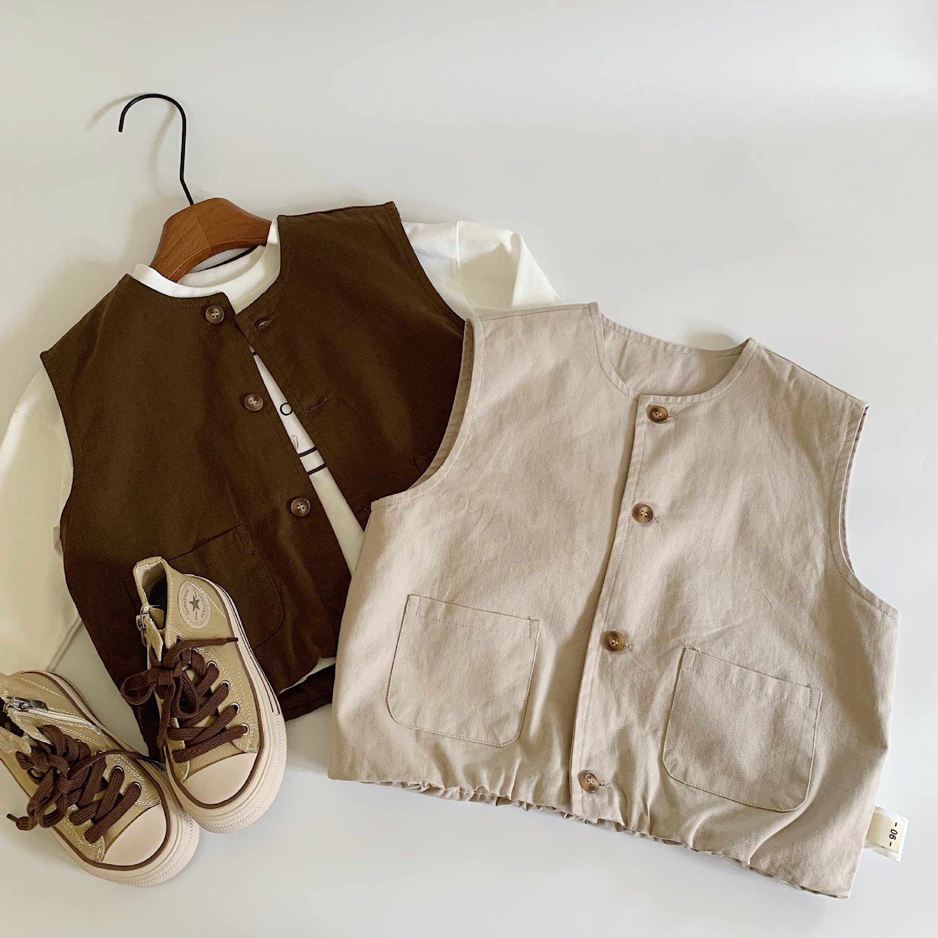 Mai Bao chaleco infantil 2025 primavera y otoño nuevo chaleco de cuello redondo para niños vintage multifuncional chaleco cardigan