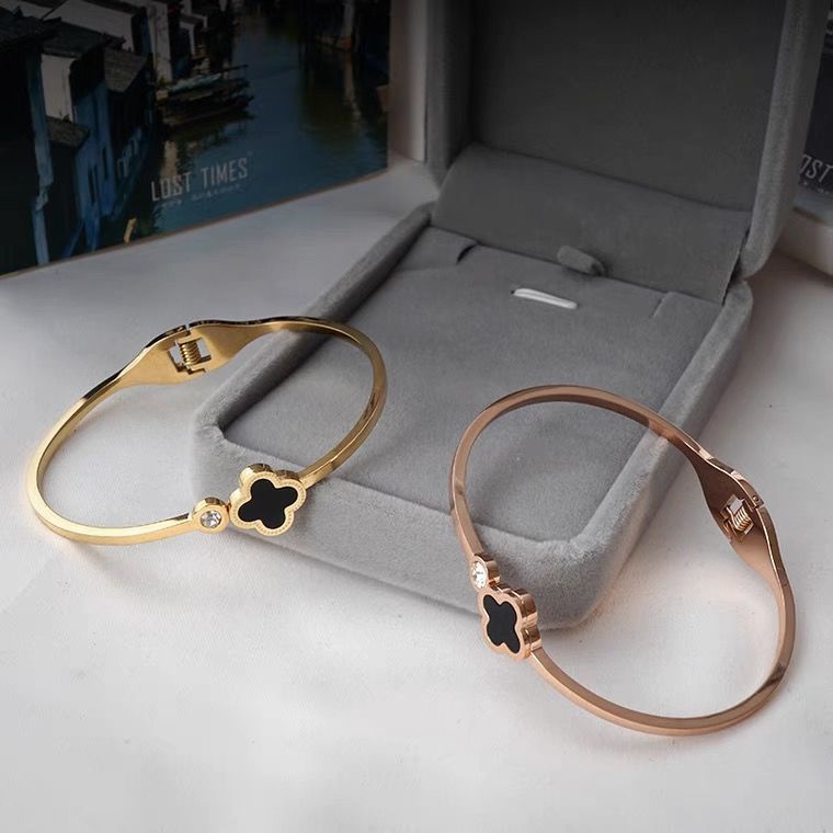 Pulsera de acero de titanio de oro rosa de trébol de cuatro hojas, de moda y no se desvanece, joyería de diamantes, nueva personalidad, pulsera de acero inoxidable, hombre
