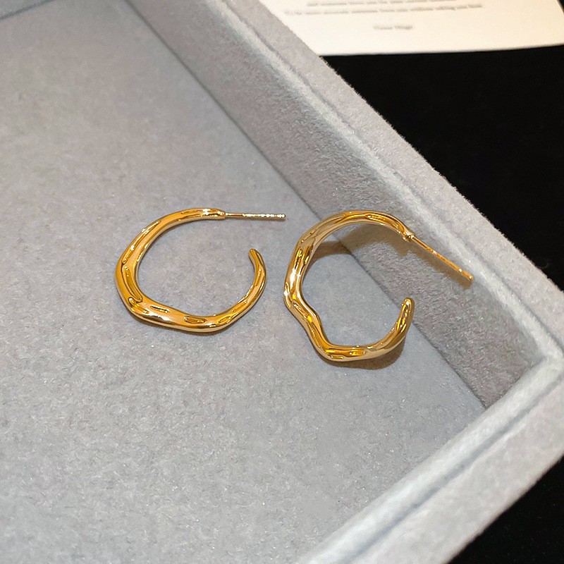 Pendientes ovalados simples de aguja de plata Pendientes de tendencia de personalidad transfronteriza europea y americana Pendientes de diseño de todo fósforo de nicho al por mayor