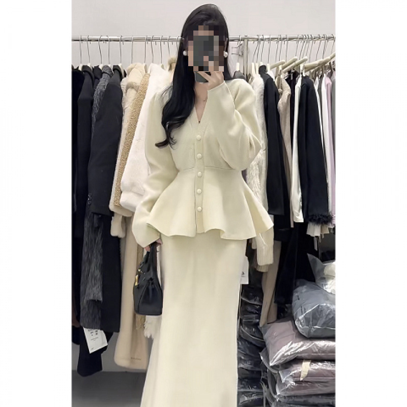 겨울 부드러운 착용 여성의 새로운 한국 허리 슬리밍 니트 스웨터 조커 스커트 투피스 도매