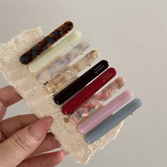 博主は同じタイプの無痕ヘアピンのキャンディー色のドーパミン酢酸を挟んで、前髪を挟んで、前髪を挟んで、前髪を挟んで髪を飾ります。