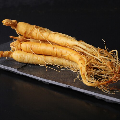Changbai Mountain Fresh Ginseng Gift Box, 9-12 grams per piece, for soaking in wine or stewing soup. One-piece wholesale supply from fresh ginseng manufacturer.