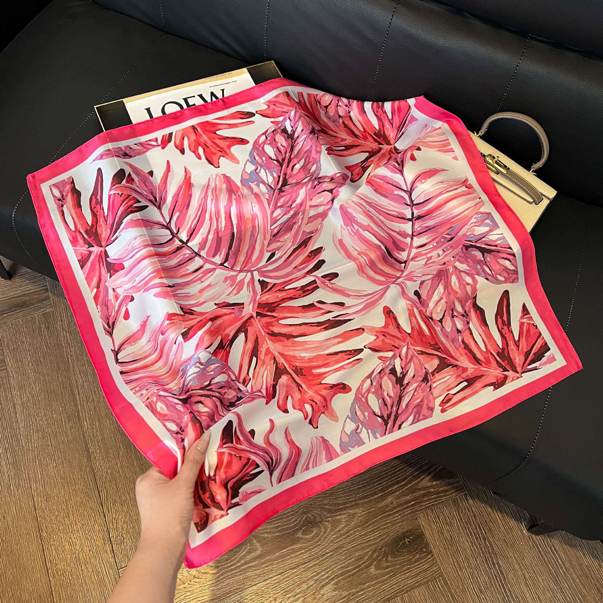 Nueva bufanda de seda de las mujeres de moda del todo-fósforo de alto grado pequeña bufanda cuadrada estilo coreano bufanda de cuello primavera y otoño bufanda retro bolsa de corbata image 136