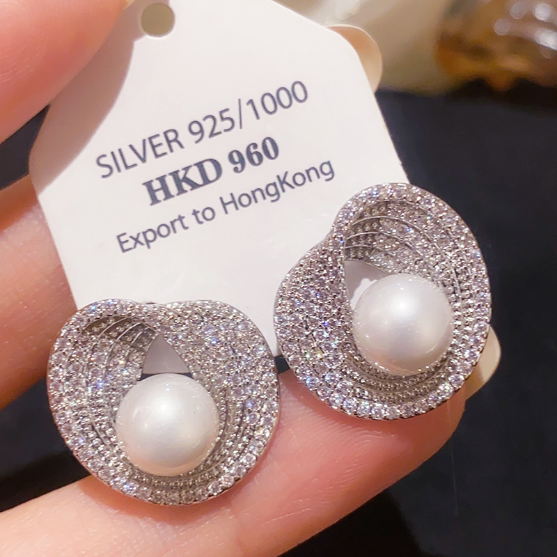 Aguja de plata Zircon irregular perlas redondas pendientes de lujo ligero de alta calidad temperamento exquisito personalidad nicho orejas