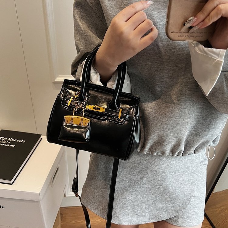 Bolsos de mujer de calidad, se han lanzado grandes productos, los colgantes están integrados, por favor coloque en los estantes