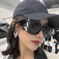 Black [glasses + ordinary packaging]