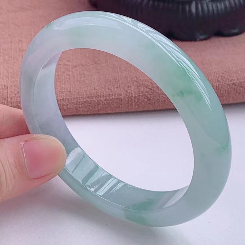 Vòng tay ngọc bích Miến Điện A hàng băng màu xanh nhạt dầu xanh ngọc cổ điển