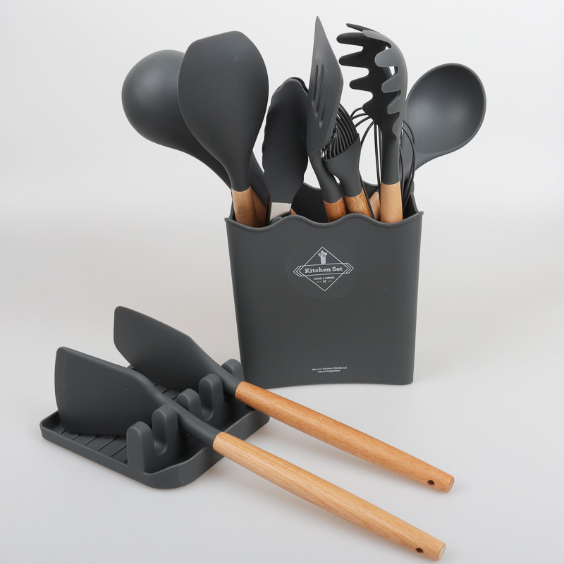 Venta caliente transfronteriza juego de utensilios de cocina de silicona creativa mango de madera con cubo 13 piezas de silicona espátula cuchara herramientas de cocina de silicona