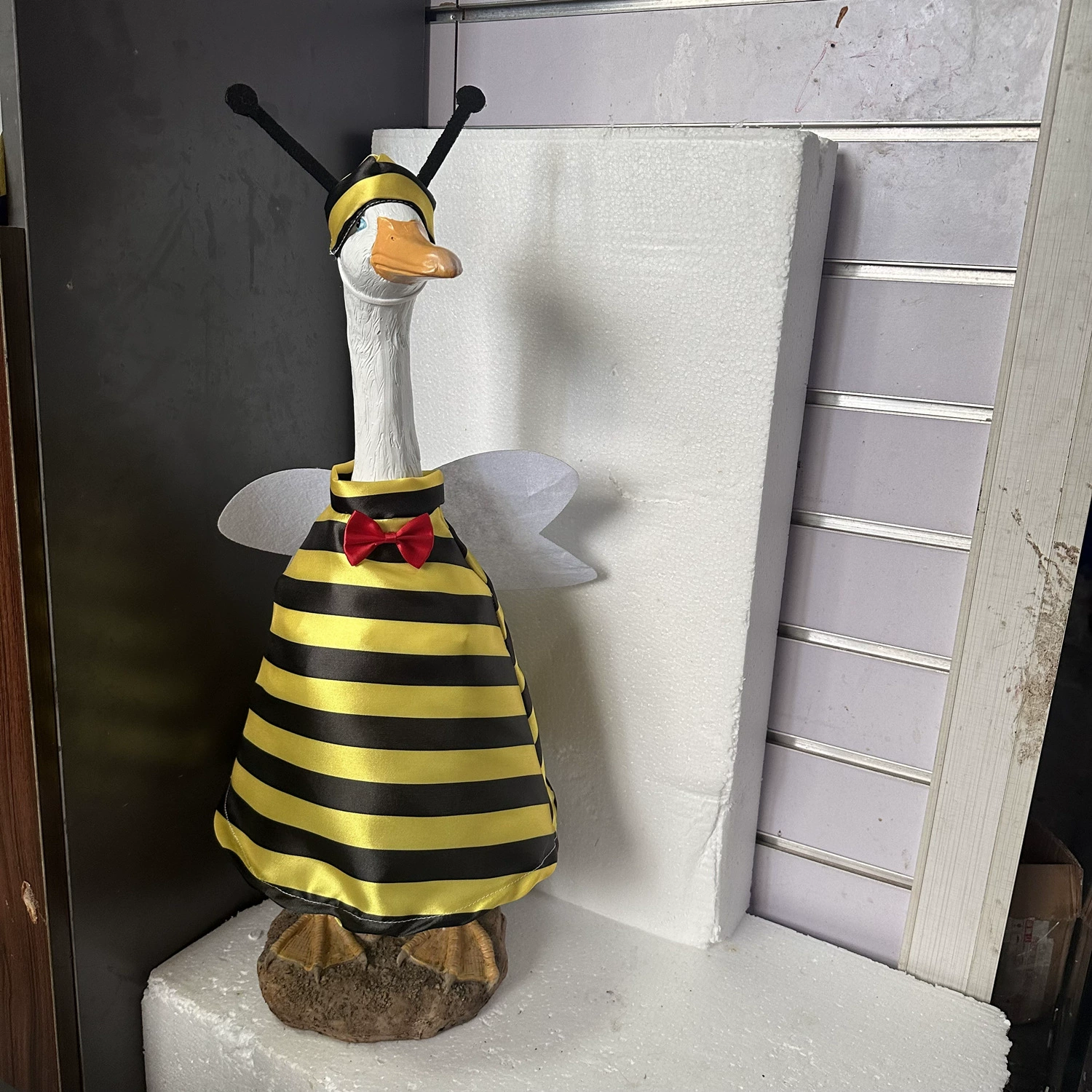 38 г одежда для гуся на крыльце, одежда для гуся на газоне, новинка 2024 года, одежда для большой белой гуся-пчелы