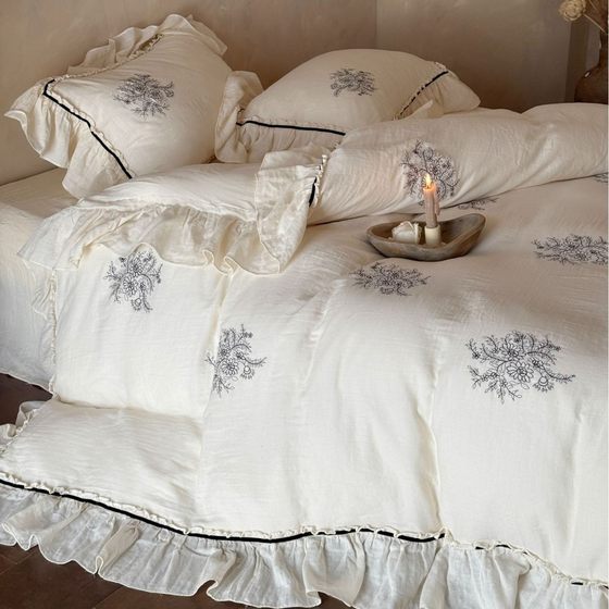 French Vintage Cotton Wrinkled Yarn Four-piece Set Girl's Lotus Leaf Lace White Camellia Gauze Quilt Cover Bedding