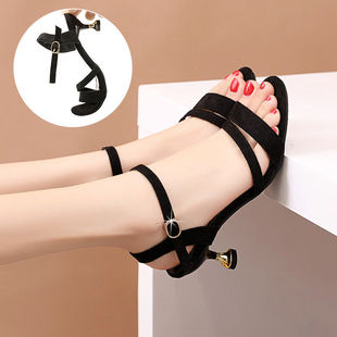 ��ٴ��ЬŮ�r���¿��ļ��и�����Ů��ЬС���͸��߸�Ů��Ь