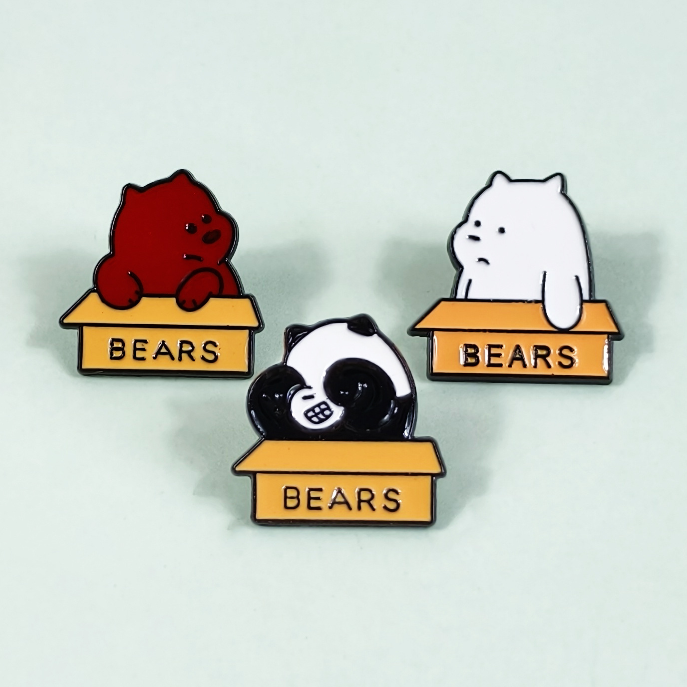 Dibujos animados anime tres broches de oso lindo mochila alfiler insignia aleación decoración conmemorativa insignia transfronteriza