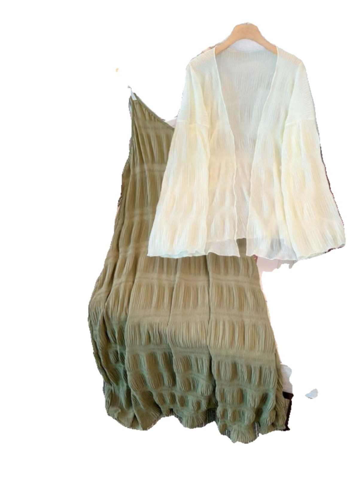 大码女装夏季搭配一整套吊带裙外搭胖巨显瘦海边度假清冷感套装