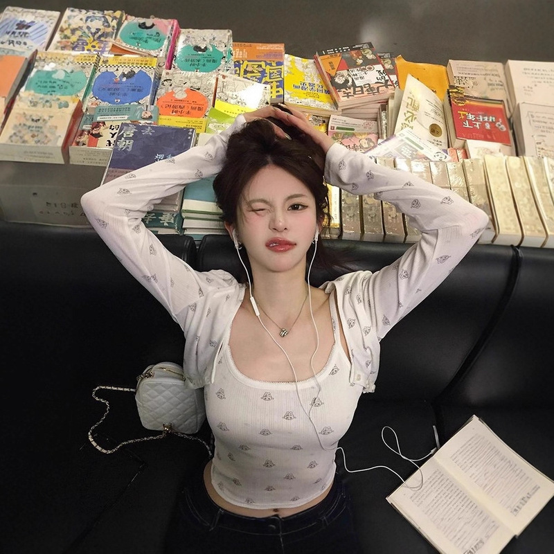 甜美风卡通满印吊带背心女早秋减龄修身显瘦开衫吊带上衣两件套潮|undefined