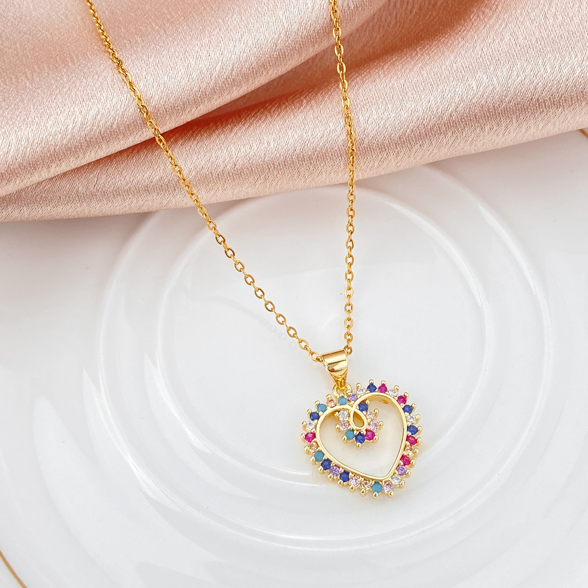 Sweet Heart Shape Copper Hollow Out Inlay Zircon Pendant Necklace 1 Piece