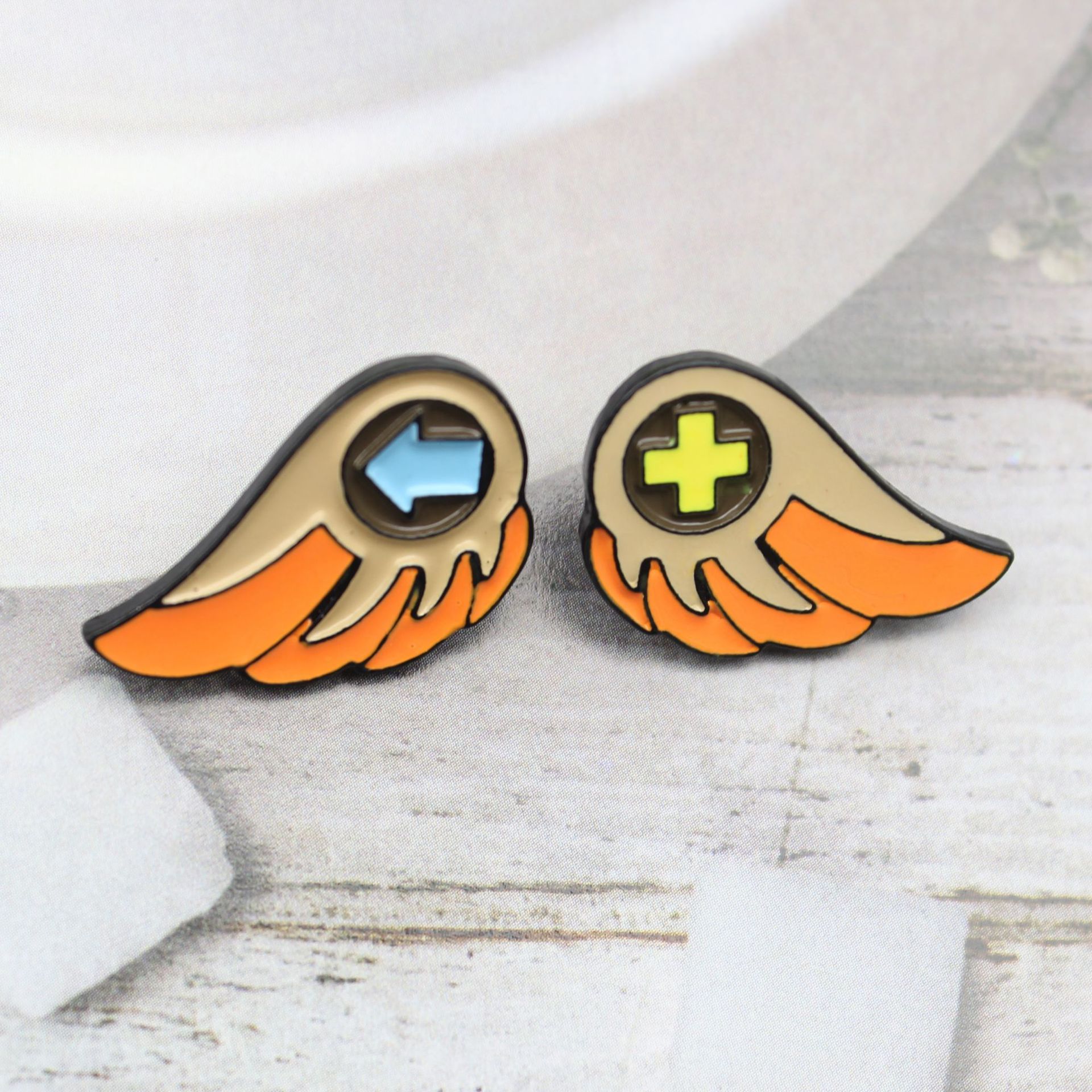 Unisex Gender Plating Design Fashion Style Fashion Pin Heart Shape Alloy Plating Unisex Brooches