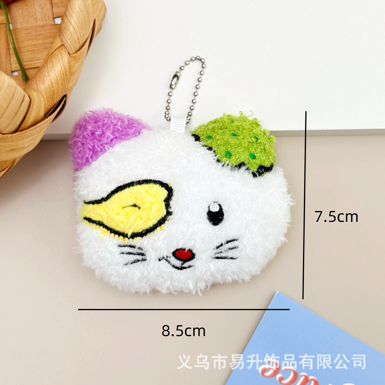 Кормовая слюнявая салфетка? Eating bib, plush doll, pendant, scarf, bag decoration -> Переведу как