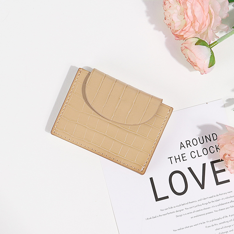 Cartera corta de cuero de camarón para mujer 2023 nuevo titular de tarjeta plegable ultrafino suave pu pequeño simple cartera de mujer