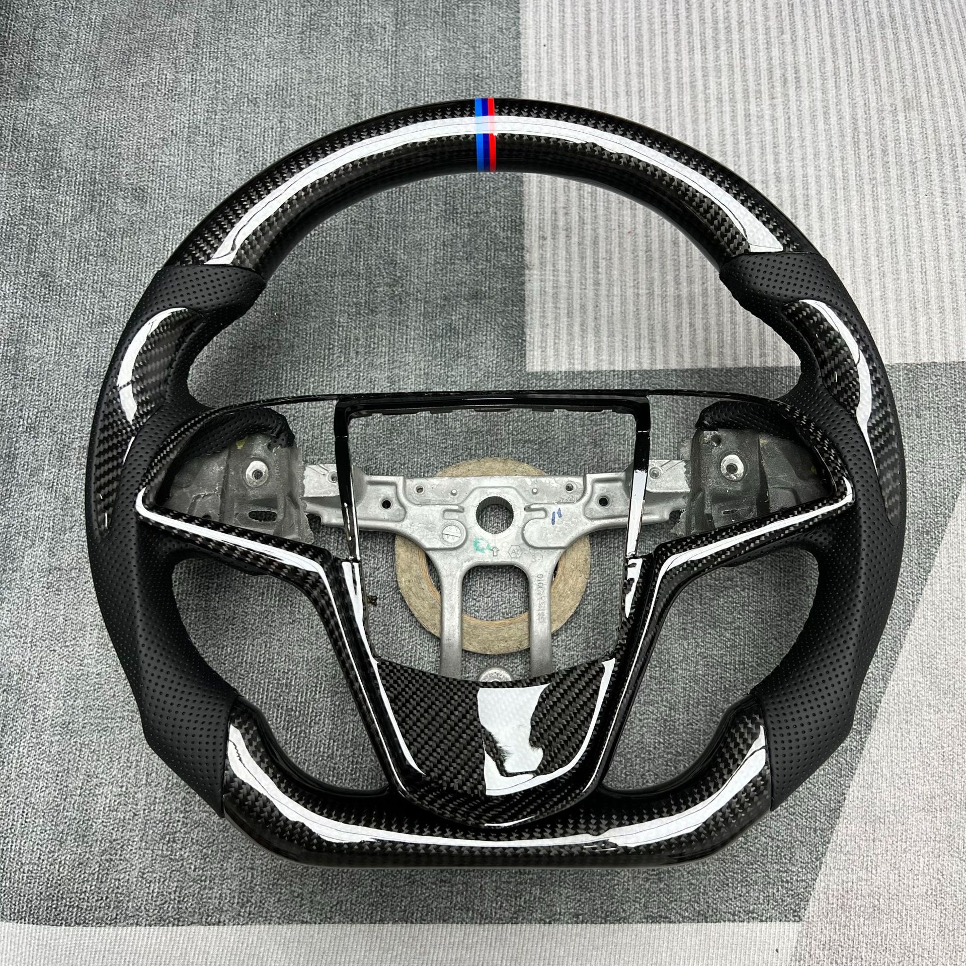 Carbon Fiber Steering Wheel Modification Is Suitable for Cadillac Models, Car Interior Steering Wheel Cover Processing and Customization