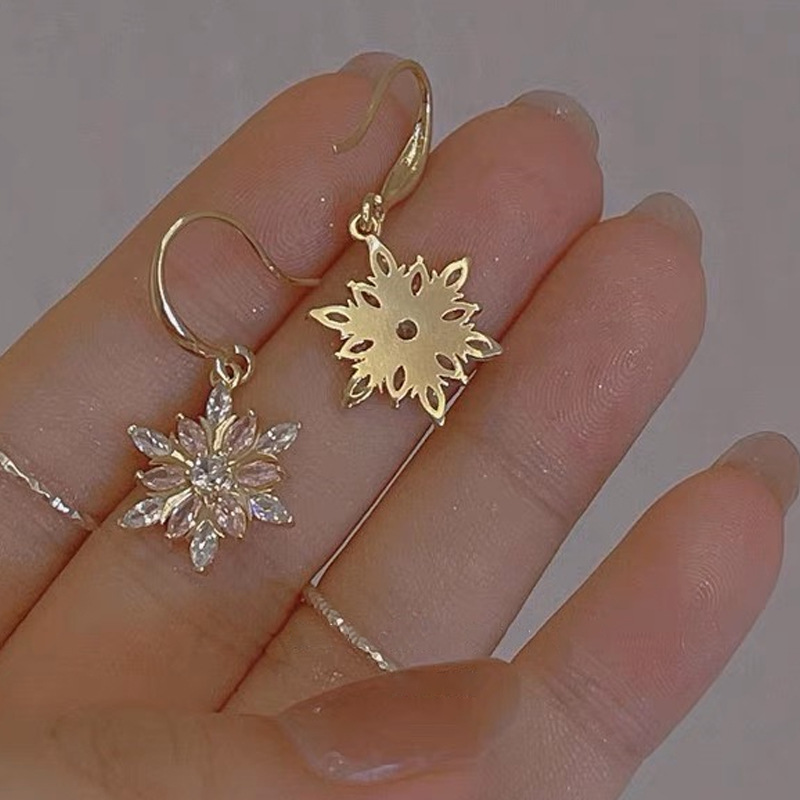 Wholesale Jewelry Vintage Style Simple Style Solid Color Snowflake Alloy Zircon Plating Inlay Drop Earrings display picture 4