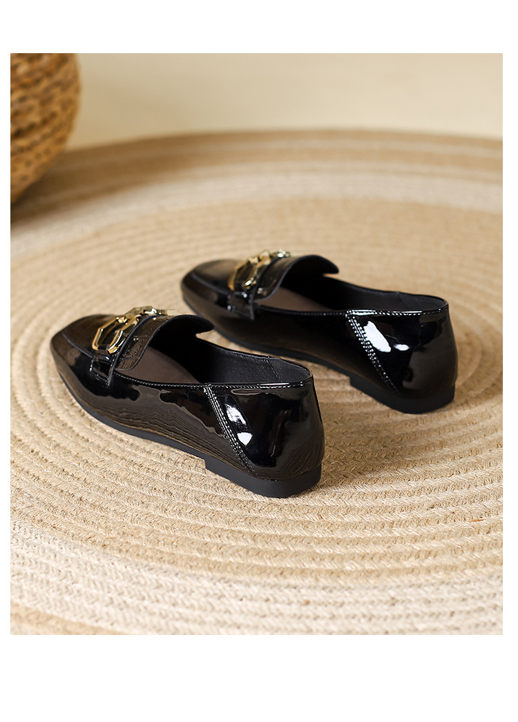 Άνοιξη και φθινόπωρο νέα φλατ παπούτσια γυναικεία κορεατική έκδοση λουστρίνι μαύρα μικρά δερμάτινα παπούτσια μόδας τετράγωνο δάχτυλο μεταλλική πόρπη παπούτσια Huidong χονδρική_voghion.com