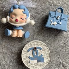 车载香薰持久可爱娃娃扩香石汽车内饰空调出风口夹摆件款新车礼物