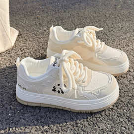 高颜值小白鞋女2025新款小众不撞款百搭厚底板鞋女爆款运动休闲鞋