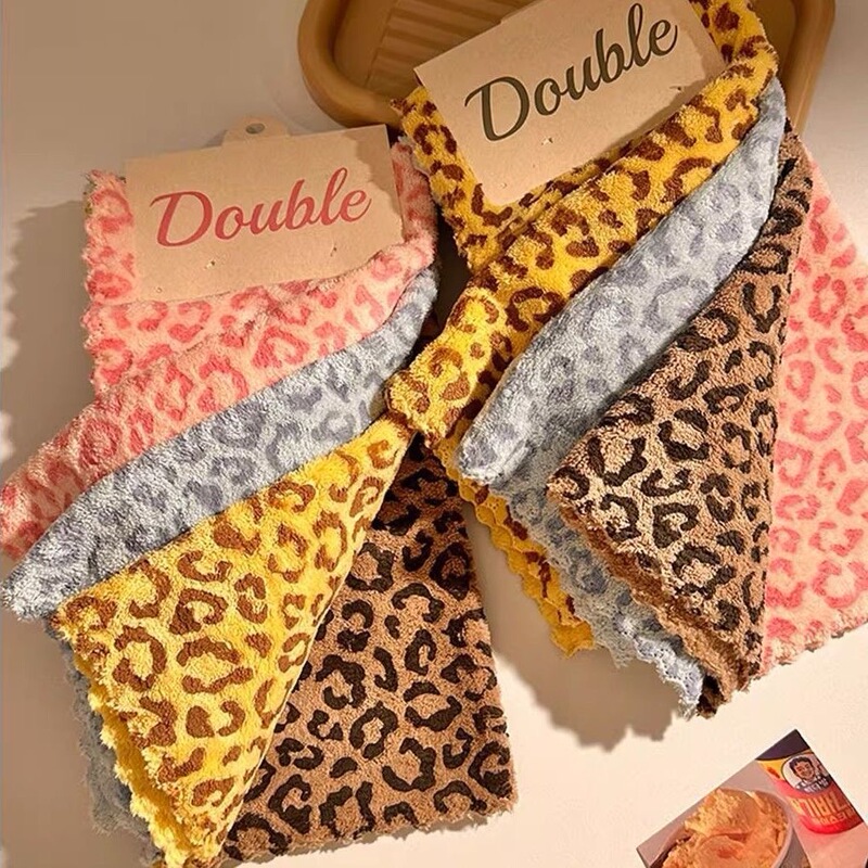 Leopard Print Small Square Towel 30*30 Coral Fleece Non-Shedding Square Face Towel Leopard Print Small Square Towel 30*30 Coral Fleece Non-Shedding Square Face Towel