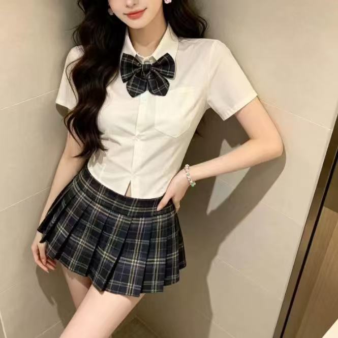 College-style short-sleeved shirt, women's fitted and slimming pleated skirt set, pure and alluring uniform outfit