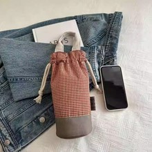 杯套手提小拎包韩系手工布艺通用新款棉麻怀旧格子抽口水桶水杯袋