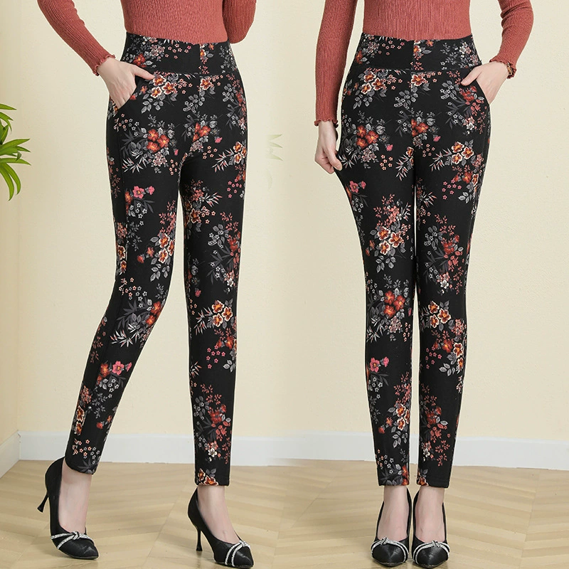 Мама надела толстую талию и наколенники осенью и зимой