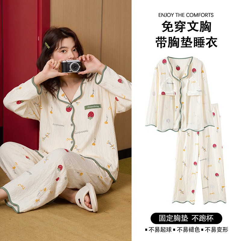 Demi-season top with cups