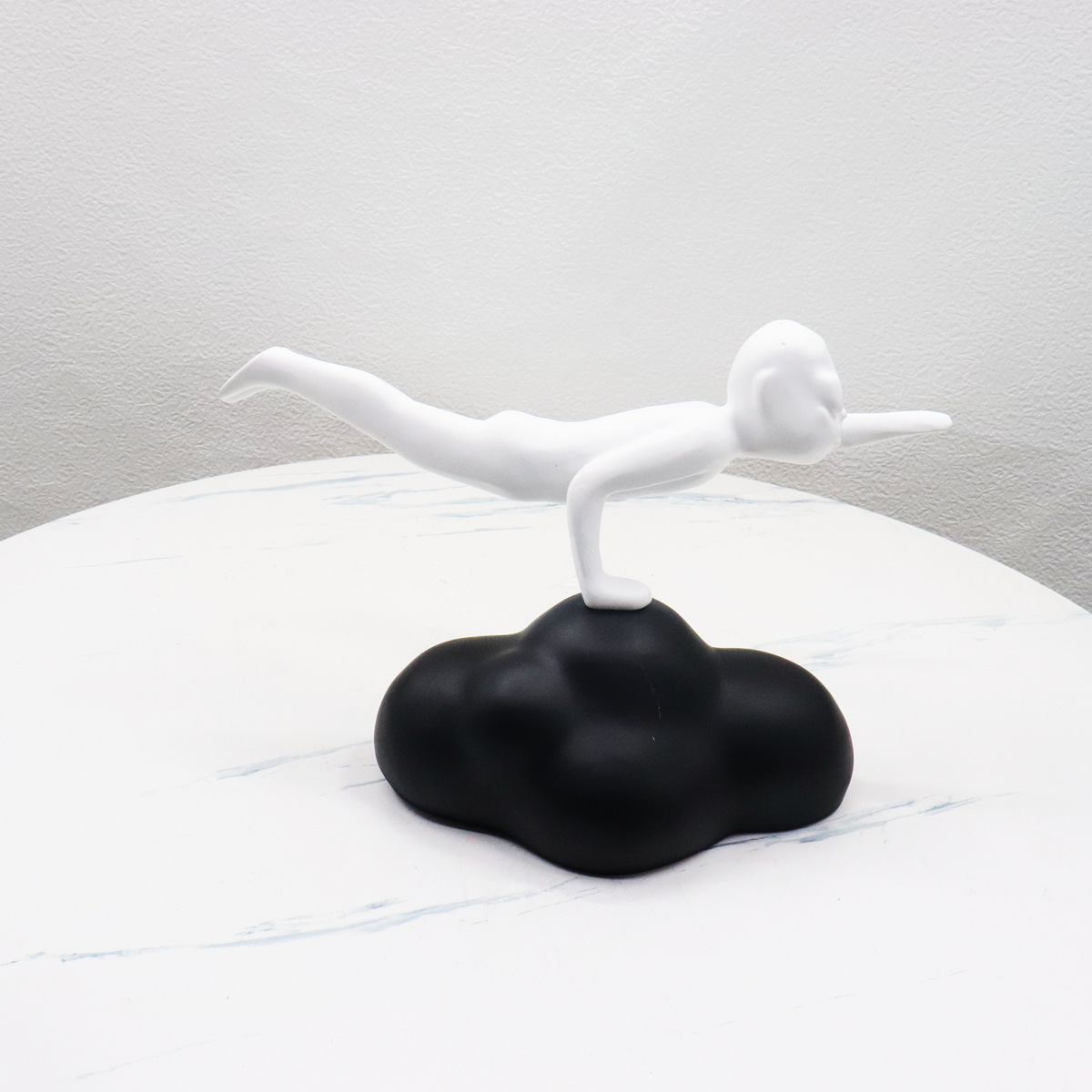 Simple and modern silver black resin fun cloud pilot sculpture…