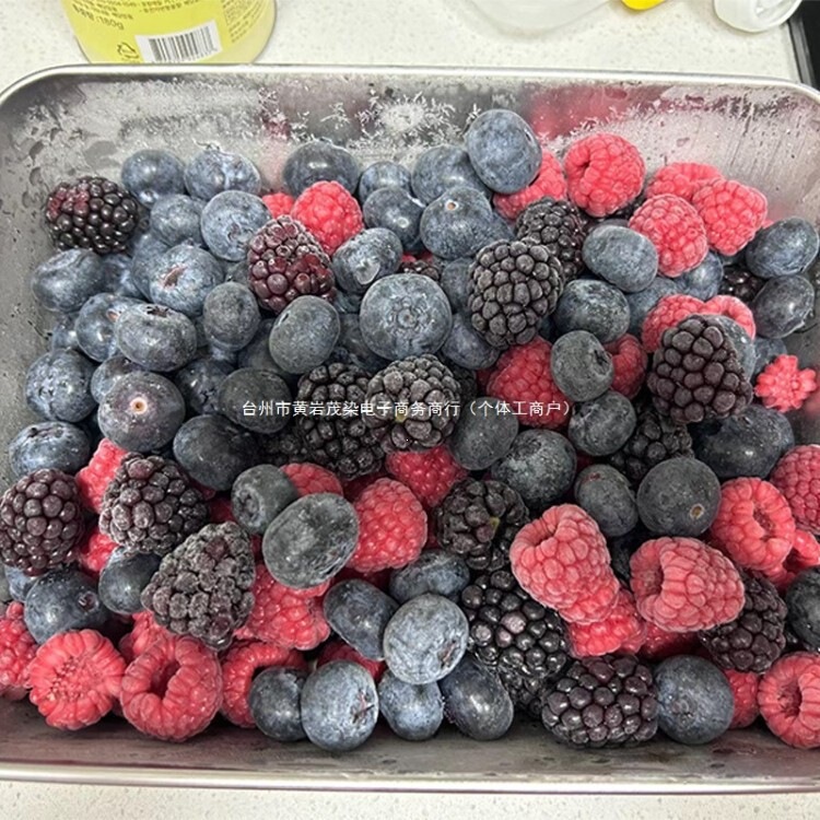Low-calorie frozen mixed berries, blackberries, fresh blueberries, quick-frozen raspberries, frozen strawberries, low-sugar baked berries Low-calorie frozen mixed berries, blackberries, fresh blueberries, quick-frozen raspberries, frozen strawberries, low-sugar baked berries