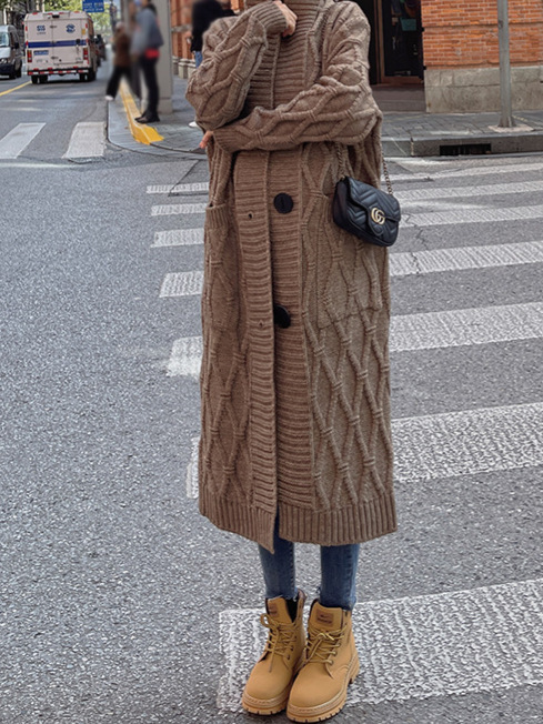 24 invierno Puyuan Retro encapuchado de torsión de estilo medio y largo abrigo de suéter para mujeres otoño invierno perezoso