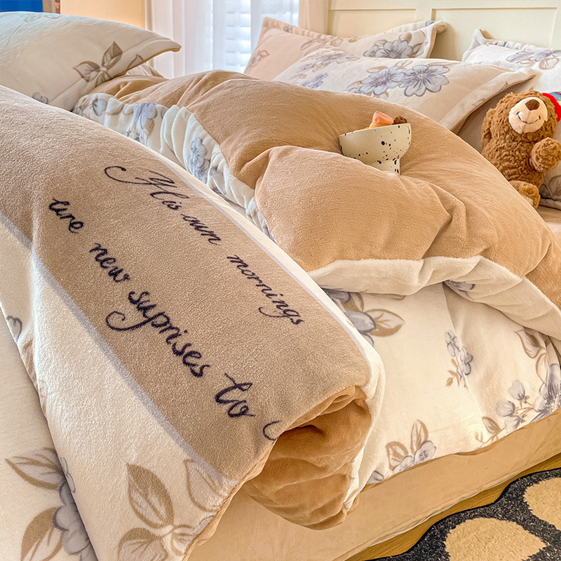 Invierno engrosado y cálido de terciopelo de leche de cuatro piezas conjunto 2025 nuevo pequeño fresco de coral sábanas cubiertas de cama