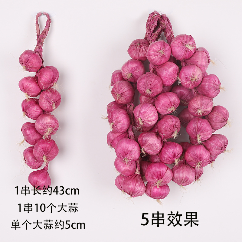 연한 보라색 보라색 마늘 한 다발