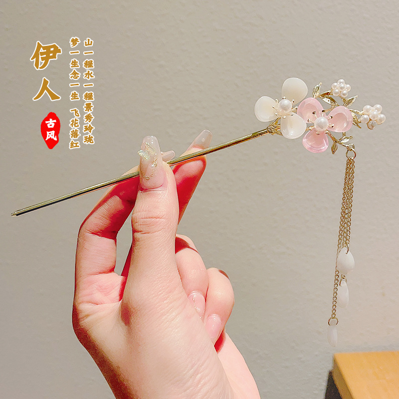 69 horquilla perlada de doble flor en polvo blanco - dorada (en bolsa)