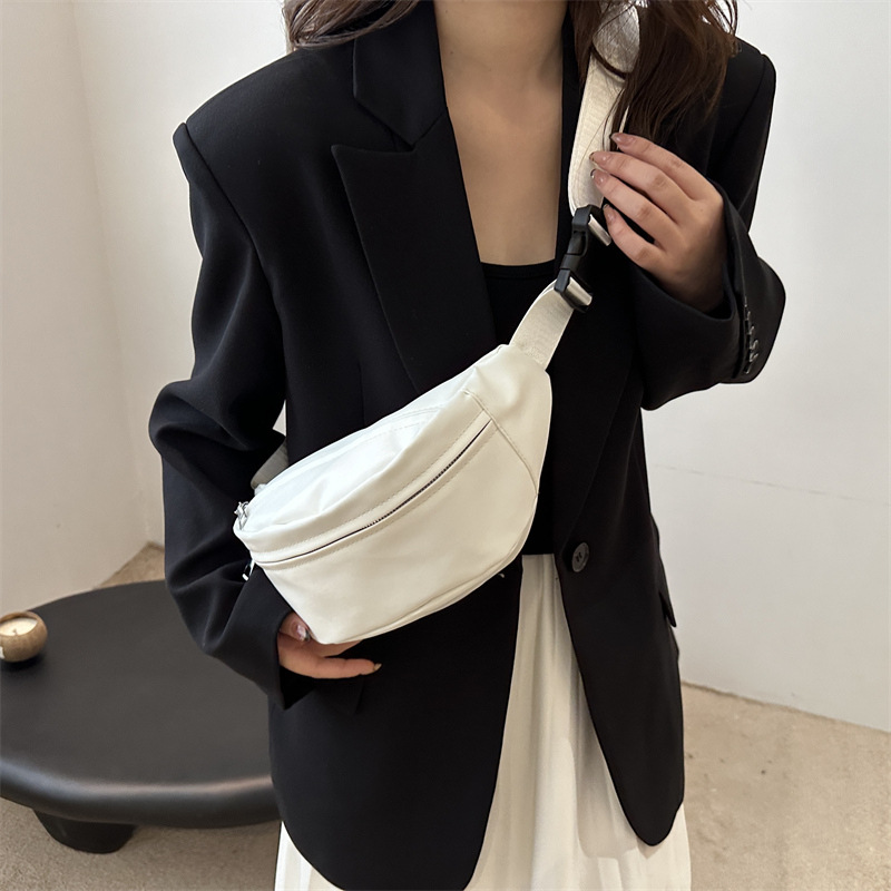 Bolso de pecho de moda de este año 2024 invierno nuevo estilo salvaje ins marca de moda ins bolso de mensajero de un solo hombro bolso de pecho deportivo